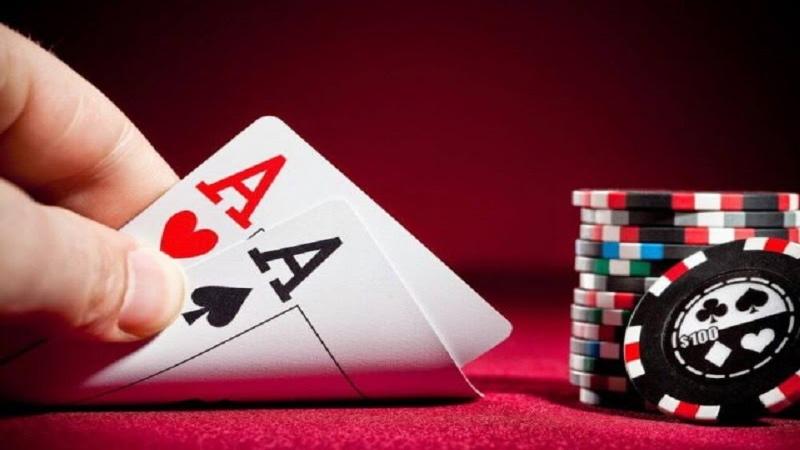 Người tham gia và cách chia bài trong cách chơi Xì dách 