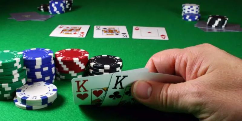cach choi bai poker cho mot van bai day du Chi tiết các lựa chọn ở mỗi vòng cược